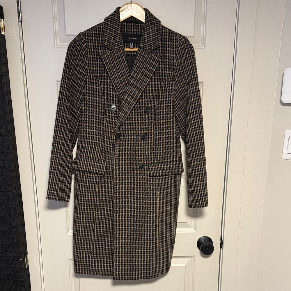 Vero Moda Black and Tan Houndstooth Coat